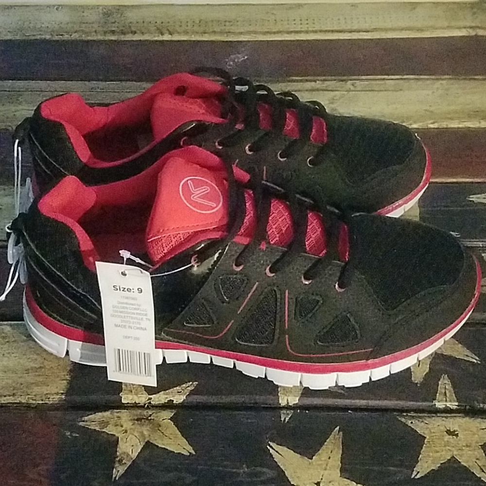 NWT Mens Actionflex Sneakers